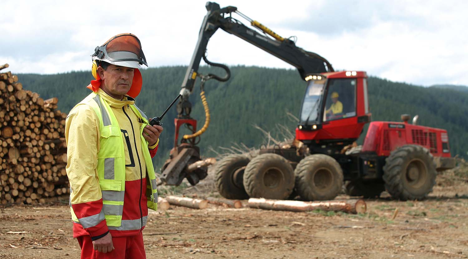 Tecnología espacial se incorpora a vestuario de trabajadores forestales -  Epicentro Chile