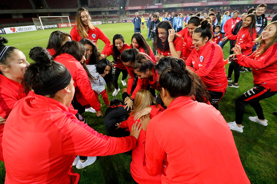 Revive la celebración de la Roja femenina tras clasificar ...