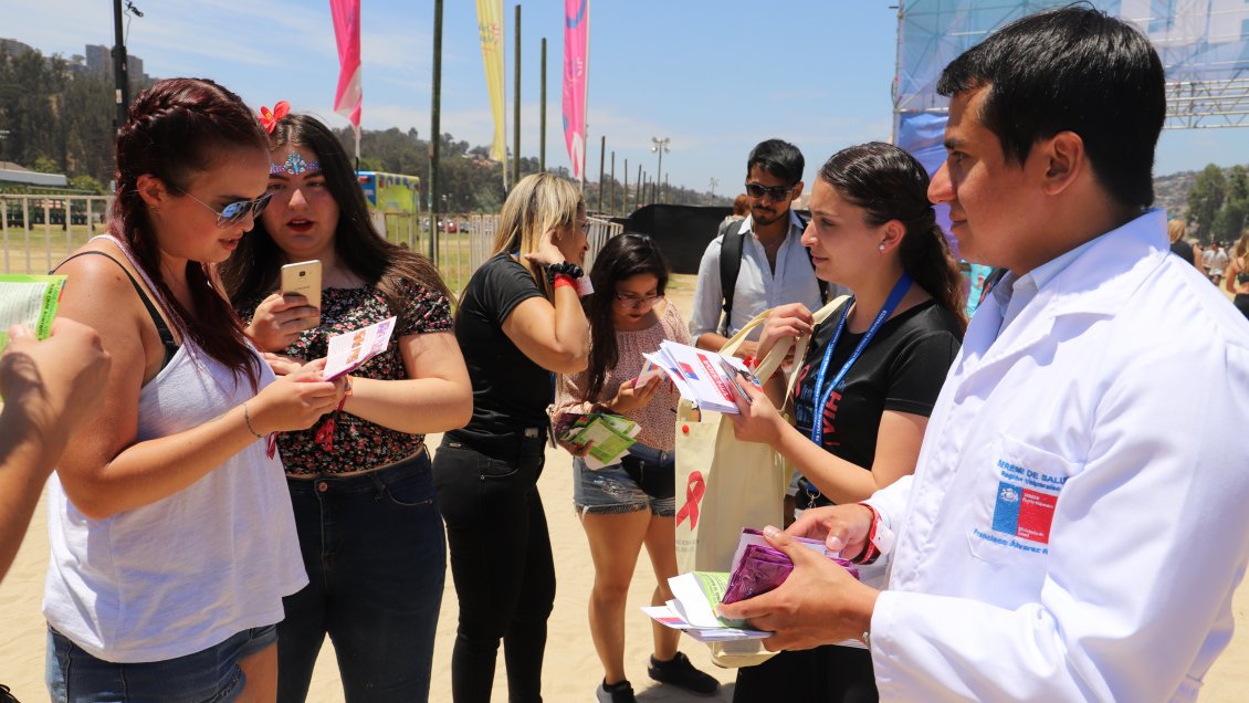 Seremi de Salud repartió preservativos en Dreambeach Chile ...