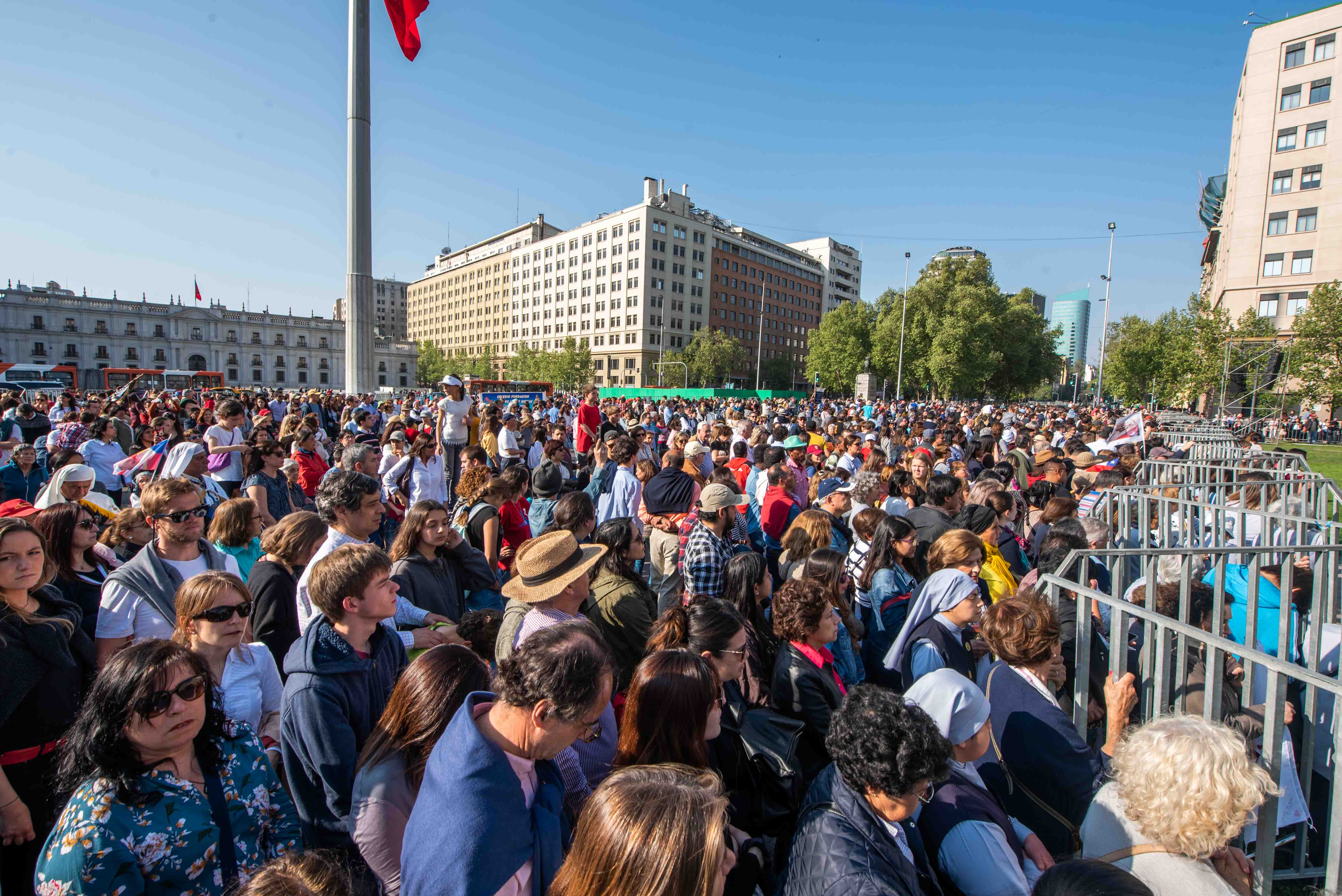 Fotos: Multitudinaria procesión y oración por Chile a la ...